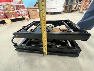 Ghế lò xo cabin xe tải giúp giảm xóc hiệu quả, thiết kế ergonomic, hỗ trợ sức khỏe cột sống tài xế đường dài.