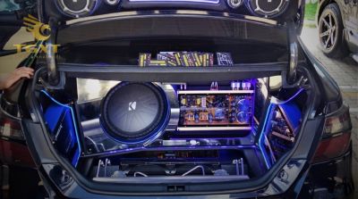 Hệ thống loa cabin xe tải hiện đại, âm thanh trong trẻo, giúp tài xế duy trì tỉnh táo trong hành trình dài.