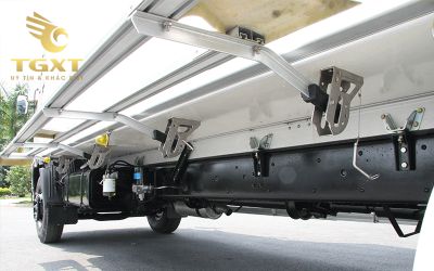 Cản nhôm xe tải trước và sau, nhẹ và bền, chống ăn mòn, tăng tải trọng, tiết kiệm nhiên liệu, nhưng chi phí ban đầu cao hơn thép.