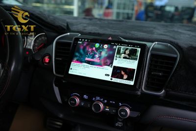 Máy nghe nhạc cabin xe tải với công nghệ hiện đại, nâng cao trải nghiệm lái đường dài và thư giãn tối ưu.