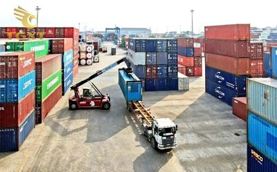 Hình ảnh minh họa cách tính cước vận chuyển xe tải, thể hiện các yếu tố chính như quãng đường, trọng lượng hàng hóa, và loại xe tải phù hợp cho ngành logistics.