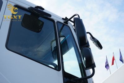 nhung-diem-mu-nguy-hiem-tren-xe-tai-2.jpg Hình minh họa các điểm mù nguy hiểm trên xe tải lớn giúp nâng cao an toàn giao thông.