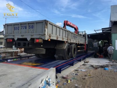 Trạm cân 100 tấn áp dụng công nghệ cảm biến tiên tiến, kiểm soát tải trọng chính xác cho xe tải lớn.