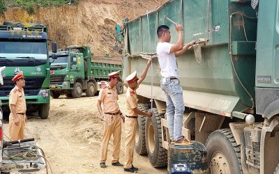 muc-phat-qua-tai-10-den-30-2.jpg Xe tải chở quá tải từ 10% đến 30% theo quy định mới năm 2024.