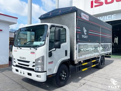 Xe tải Isuzu NQR 4.9T thùng bạt, đáng tin cậy, mạnh mẽ, tiết kiệm nhiên liệu, phù hợp vận chuyển hàng hóa linh hoạt.