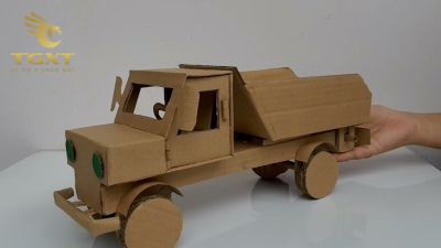 cach-lam-xe-tai-bang-thung-giay-3.jpg Hướng dẫn tạo xe tải bằng thùng giấy sáng tạo, giúp bé vui chơi và phát triển kỹ năng tái chế, DIY cùng gia đình.