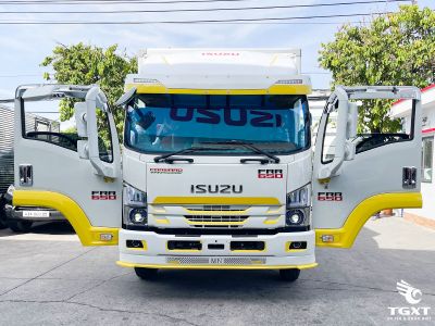 Xe tải Isuzu FRR 6 tấn với thùng bảo ôn, động cơ Euro 5, tiết kiệm nhiên liệu, phù hợp vận chuyển hàng hóa bền bỉ.