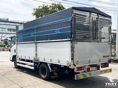 Xe tải Isuzu QKR QMR77HE5A 1.9 Tấn, phù hợp vận chuyển đa dạng, tiết kiệm nhiên liệu, bền bỉ trong đô thị và liên tỉnh.