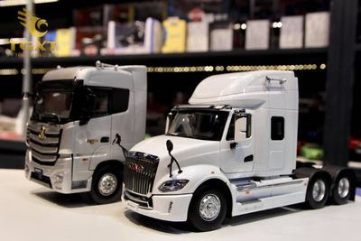 mo-hinh-xe-tai-3.jpg Mô hình xe tải thu nhỏ, đồ chơi mô phỏng vận tải, phù hợp cho học tập và giải trí, giới thiệu thế giới vận tải đa dạng.