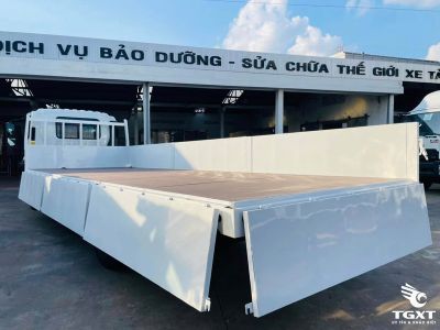 Xe tải Isuzu FRR90NE5 6.2 Tấn, cabin rộng, động cơ Euro 5, tiết kiệm nhiên liệu, thích hợp vận chuyển nội tỉnh và liên tỉnh.