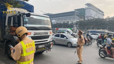 xe-tai-500kg-co-bi-cam-gio-khong-3.jpg Xe tải 500kg nhỏ gọn, phù hợp chở hàng, xe đã qua kiểm định chất lượng.