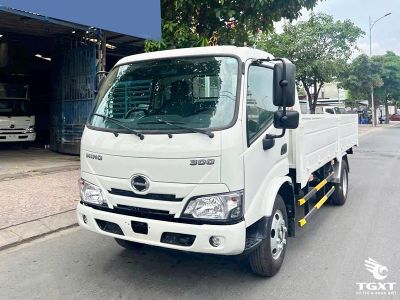 Xe tải Hino XZU650L 1.9T, thùng lửng, Euro 5, tiết kiệm nhiên liệu, phù hợp vận chuyển đô thị.