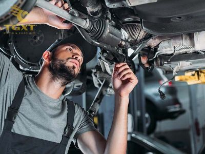 ten-goi-cac-bo-phan-tren-xe-tai-3.jpg Hình ảnh các bộ phận trên xe tải, từ hệ thống truyền lực đến nội thất rõ nét.