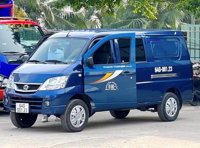 Xe van đa năng, phù hợp giao thông đô thị hiện đại. Thiết kế kín đáo, chở người và hàng hóa tiện lợi.