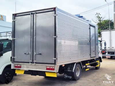 Xe tải JAC N500 E5 5 tấn thùng kín, thiết kế bền bỉ, tiết kiệm nhiên liệu phù hợp cho vận chuyển hàng hóa chuyên nghiệp.