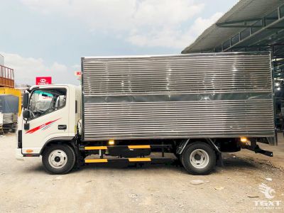 Xe tải JAC N250S E5 2.3 Tấn, thùng kín 4.2m, động cơ Euro 5, tiết kiệm nhiên liệu, phù hợp vận chuyển doanh nghiệp nhỏ.