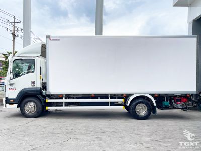 Xe tải Isuzu FRR90LE5 6 tấn, thùng bảo ôn oxy, động cơ Euro 5, phù hợp logistics lạnh và khí y tế.