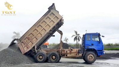 xe-tai-tu-do-la-gi-1.jpg Xe tải tự đổ chuyên dụng với thùng ben nâng hệ thủy lực, vận chuyển vật liệu xây dựng