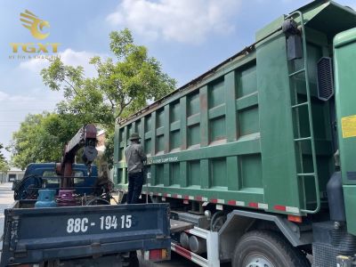 quy-dinh-moi-ve-xe-qua-tai-trong-xe-qua-kho-gioi-han-1.jpg Hình ảnh quy định mới về xe tải quá tải trọng và quá khổ trong luật an toàn giao thông 2024, ảnh minh họa các quy định pháp luật về vận chuyển.