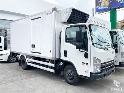 Xe tải Isuzu QKR QMR77HE5A 1.9T thùng đông lạnh, vận chuyển hàng lạnh hiệu quả, giữ nhiệt độ -18°C, tiết kiệm nhiên liệu, phù hợp doanh nghiệp thực phẩm, dược phẩm.