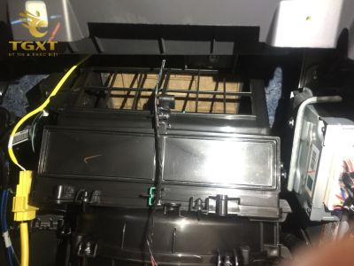 loc-gio-dieu-hoa-xe-tai-isuzu-nam-o-dau-1.jpg Lọc gió điều hòa xe tải Isuzu nằm ở đâu? - Vị trí bộ phận quan trọng giúp bảo vệ sức khỏe và nâng cao hiệu suất xe.