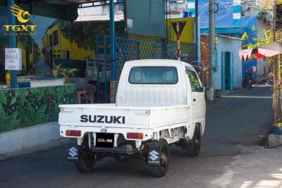 suzuki-2-9318-1.jpg