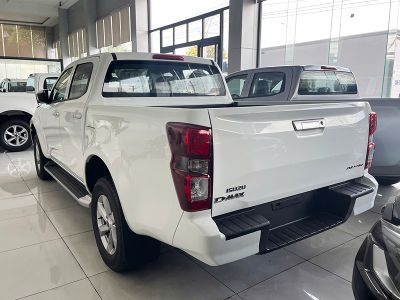 xe-ban-tai-isuzu-d-max-prestige-1-9l-4x2-mt-2.jpg Xe bán tải Isuzu D-MAX Prestige 1.9L 4x2 MT cho công việc bền bỉ và tiết kiệm nhiên liệu.