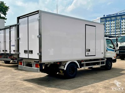 Xe tải Hyundai Mighty N650L 3.5 tấn có thùng đông lạnh.