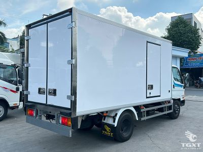 Xe tải Hyundai Mighty N650L 3.5 tấn với thùng bảo ôn, động cơ Euro 5 160 mã lực.