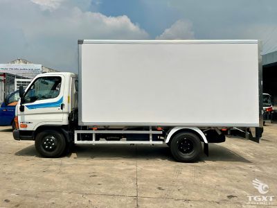 Xe tải Hyundai Mighty N650L 3.5 tấn với thùng bảo ôn và động cơ Euro 5 160 mã lực.