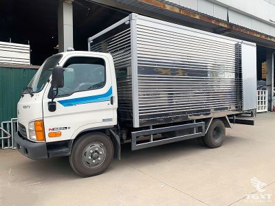 Xe tải Hyundai Mighty N650L 3.5 tấn với thùng kín và cabin vuông hiện đại.