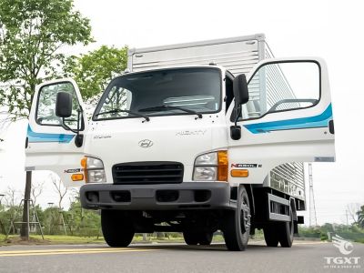 Xe tải Hyundai Mighty N650L 3.5 tấn với thùng kín và cabin vuông hiện đại.