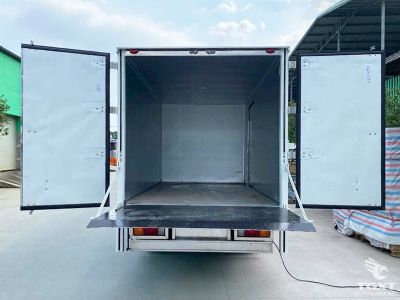 Xe tải Hyundai New Mighty W750 3.5 tấn thùng kín gắn bửng nâng