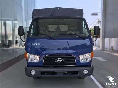 Xe tải Hyundai Mighty W750L 3.5 tấn với thùng bạt và bửng nâng, vận chuyển linh hoạt.