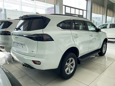 xe-suv-isuzu-mu-x-b7-1-9-4-2-mt-1.jpg Isuzu Mu-X B7 1.9L 4x2 MT SUV 7 chỗ với thiết kế thực dụng.