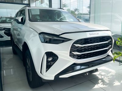 xe-suv-isuzu-mu-x-b7-plus-1-9-4-2-at-1.jpg Xe SUV Isuzu Mu-X B7 Plus 1.9L 4x2 AT có thiết kế hiện đại và mạnh mẽ