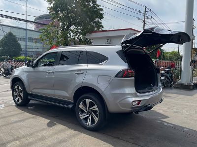 xe-suv-isuzu-mu-x-premium-1-9-4-4-at-2.jpg Xe SUV Isuzu mu-X Premium 1.9 4x4 AT, thiết kế hiện đại và mạnh mẽ.