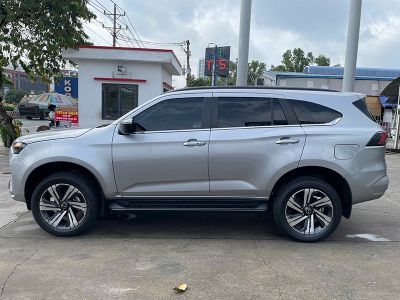 xe-suv-isuzu-mu-x-premium-1-9-4-4-at-3.jpg Isuzu mu-X Premium 1.9 4x4 AT với động cơ diesel 1.9L và hệ thống an toàn tiên tiến.