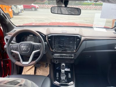 noi-that-xe-ban-tai-isuzu-d-max-type-z-1-9l-4x4-at.jpg