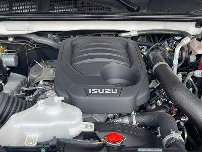 dong-co-xe-isuzu-dmax-prestige-1-9-4-2-at.jpg