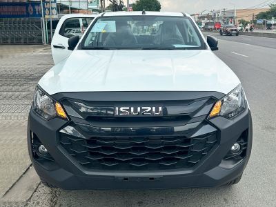 xe-ban-tai-isuzu-d-max-utz-800-2.jpg Xe bán tải Isuzu D-MAX UTZ 800 1.9L 4x4 MT có khả năng lội nước và vận hành tiết kiệm.