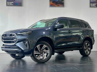 xe-suv-isuzu-mu-x-prestige-19l-4x2-at-4.jpg Isuzu Mu-X Prestige 1.9L 4x2 AT, SUV gia đình hiện đại với công nghệ ADAS.