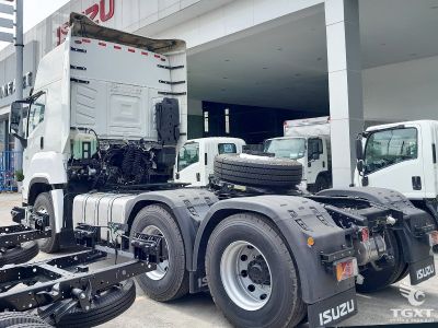 Đầu kéo ISUZU EXZ 6x4 380PS với động cơ 6UZ1-TCG50 và chuẩn Euro 5.