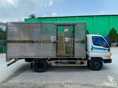 Xe tải Hyundai Mighty N500L A 2.1 tấn thùng kín với thùng 4.5m và động cơ Euro 5 136PS.
