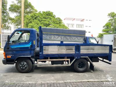 Xe tải Hyundai Mighty N500L A 2.1 tấn thùng lửng có lòng thùng 4.5 mét và sàn thép 2.5mm.