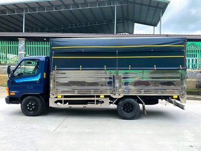 Xe tải Hyundai Mighty N550L A 2.5 tấn có thùng bạt, máy D4CB 140 HP.