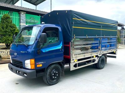 Xe tải Hyundai Mighty N550L A 2.5 tấn với thùng bạt và động cơ D4CB 140 HP.