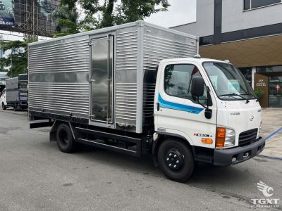 Xe tải Hyundai Mighty N550L A 2,5 tấn thùng kín dài 4,5 m cho vận tải nội thành.
