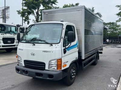 Xe tải Hyundai Mighty N550L A 2,5 tấn thùng kín với thùng dài 4,5 m cho vận tải nội thành.