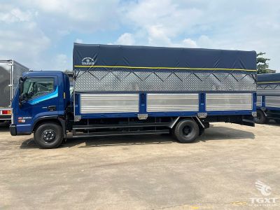 Xe tải mid-range với thùng bạt dài 6,3 m, động cơ D4GA 150 PS.